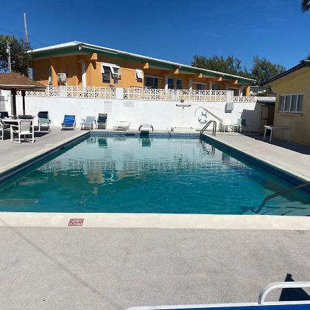 Oceansurf Beach House Is House Facing The Sea Villa Christ Church Exterior photo